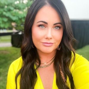 Meet your Posher, Courtney